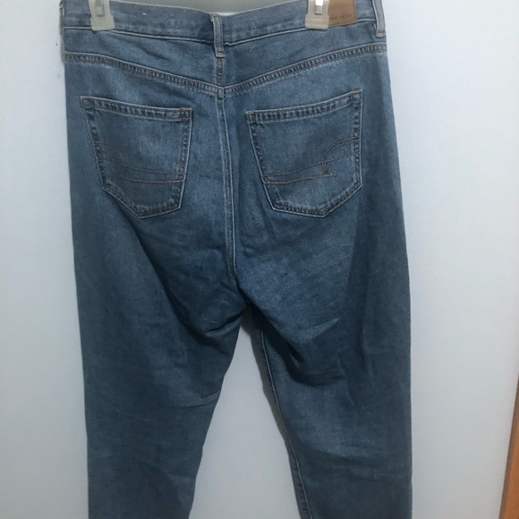 Womens American Eagle size 10 mom cuffed blue jeans. - Picture 2 of 5